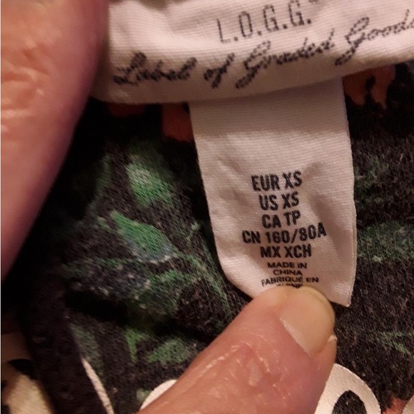 XS LOGG HOODIE❤️ - Picture 2 of 3